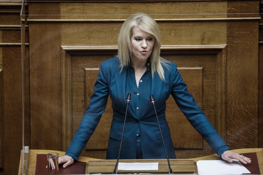 Νέο χτύπημα από Τζάκρη: Ζητά πλαφόν 5% σε 15 μεγάλες εταιρείες στην ενέργεια, τα διυλιστήρια και τον τραπεζικό τομέα
