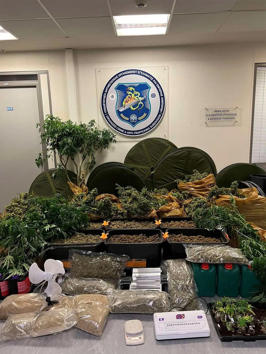 Εργαστήριο-φυτώριο κάνναβης εντόπισε η ΕΛΑΣ στου Ρέντη - Τρεις συλλήψεις (Φωτογραφίες)
