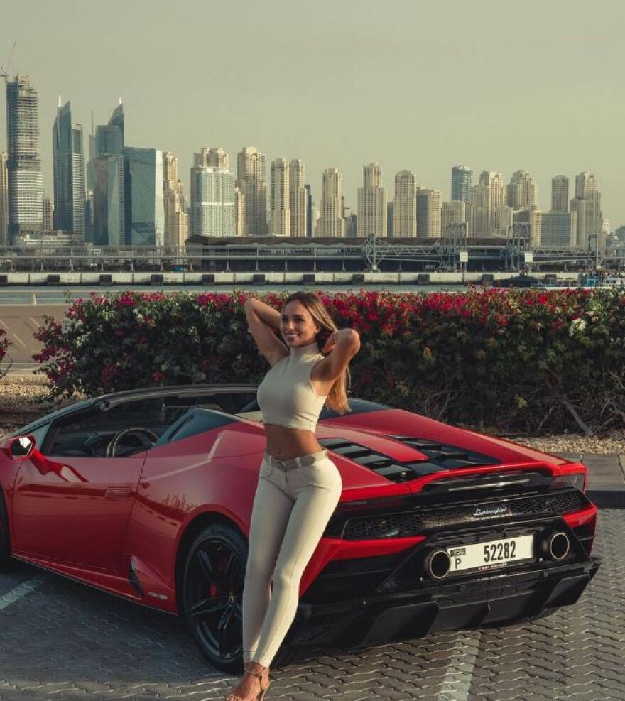 Βερόνικα Μπιέλικ: Έγινε viral το μοντέλο που... σέρνει Lamborghini