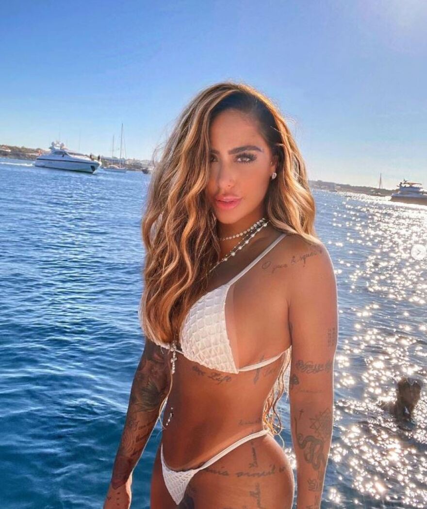  H μικρή αδελφή του Νεϊμάρ δείχνει πως γίνονται οι πλεξούδες στα μαλλιά - Δείτε βίντεο 