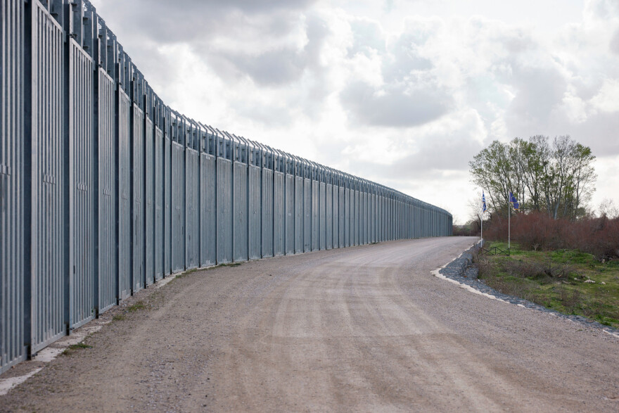 Φράχτης στον Έβρο: Πώς θα είναι μετά την επέκταση - Παρατηρητήρια και αντιβαλλιστική προστασία