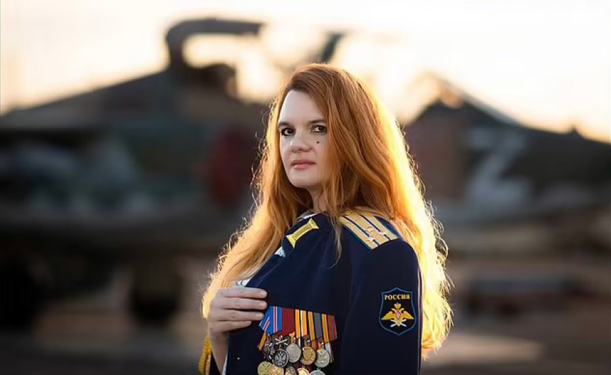 Πόλεμος στην Ουκρανία: Πώς η αισθησιακή σύζυγος Ρώσου συνταγματάρχη πιάστηκε στη «φάκα» Ουκρανών χάκερ