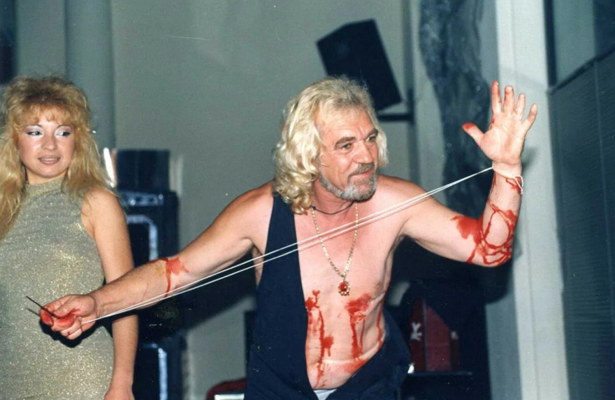 Χαλκιδική - Ο «Έλληνας Ντέιβιντ Κόπερφιλντ»: Ποιος είναι ο... ξανθός μάγος που συνελήφθη για τον βιασμό 16χρονης