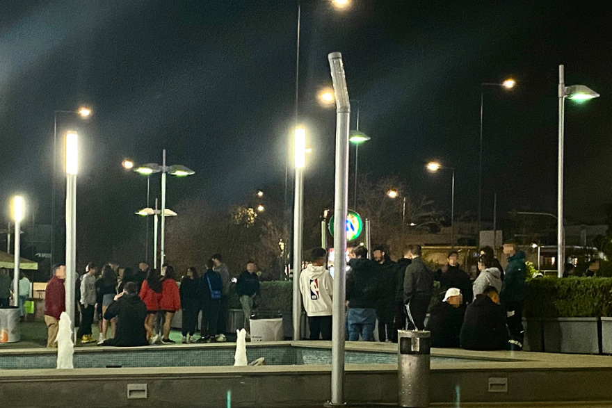 Συμπλοκή ανηλίκων σε εμπορικό κέντρο στον Άγιο Δημήτριο - Τρεις τραυματίες