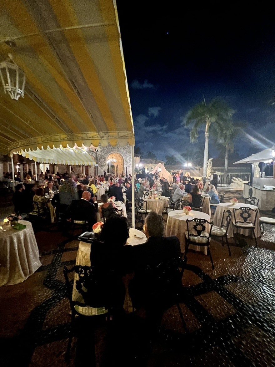 Ο Ντόναλντ Τραμπ με τη Μελάνια έκαναν πάρτι μετά την ποινική δίωξη