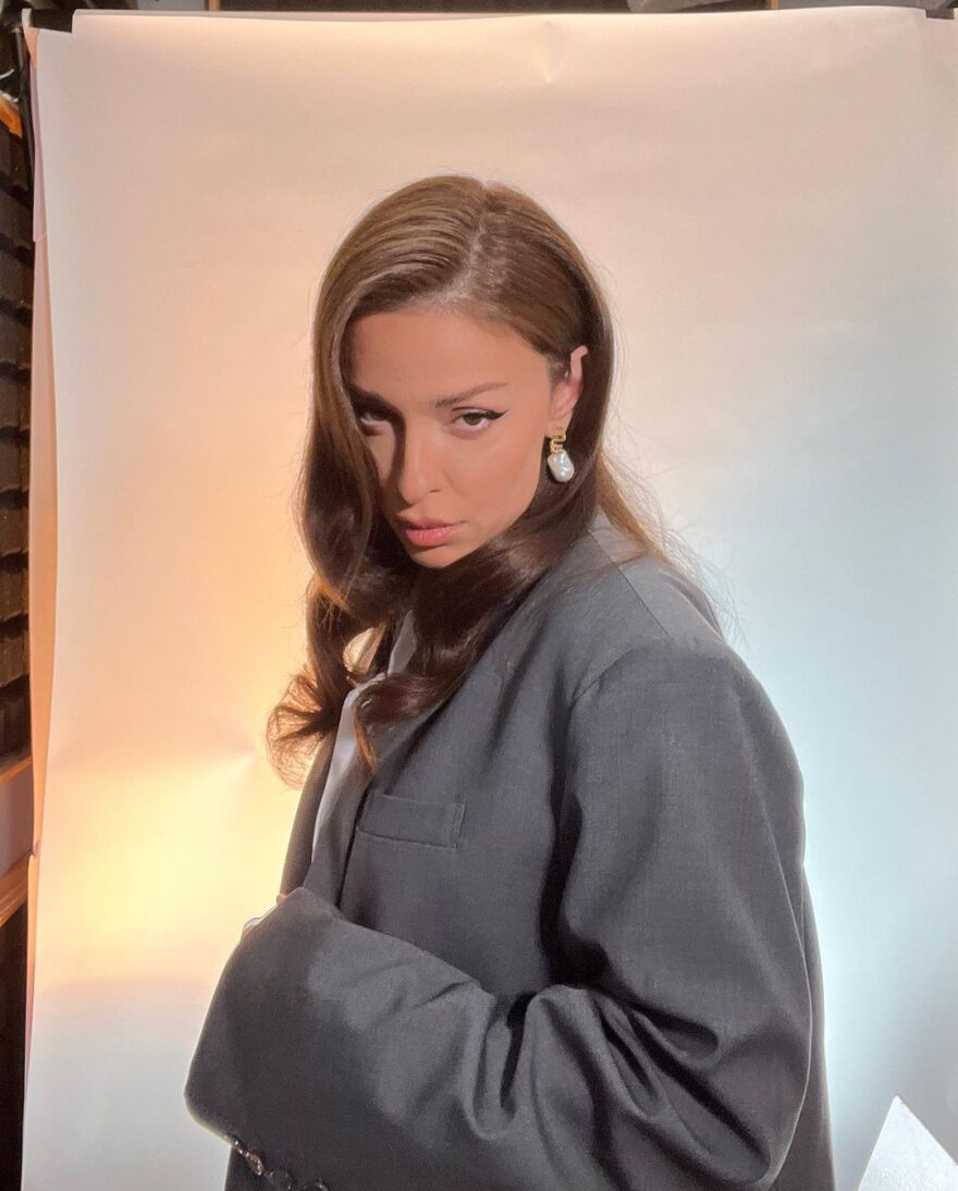 Ελένη Φουρέιρα: Ποζάρει με κοστούμι και «αισθάνεται αφεντικό» - Δείτε φωτογραφίες