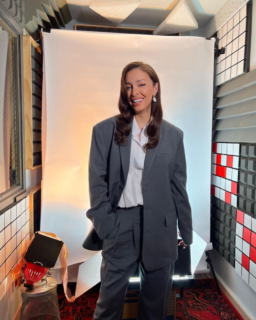 Ελένη Φουρέιρα: Ποζάρει με κοστούμι και «αισθάνεται αφεντικό» - Δείτε φωτογραφίες