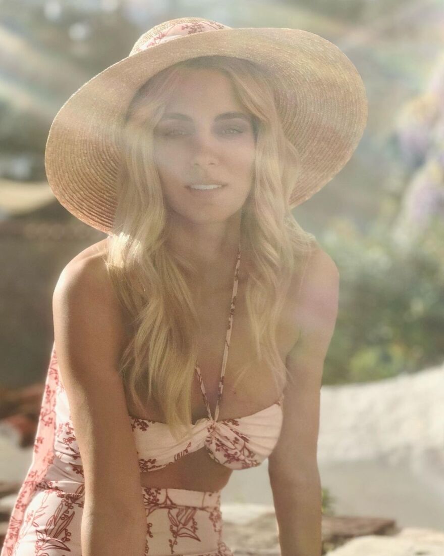 Δούκισσα Νομικού: Φέρνει το καλοκαίρι από την Ύδρα - Δείτε φωτογραφίες