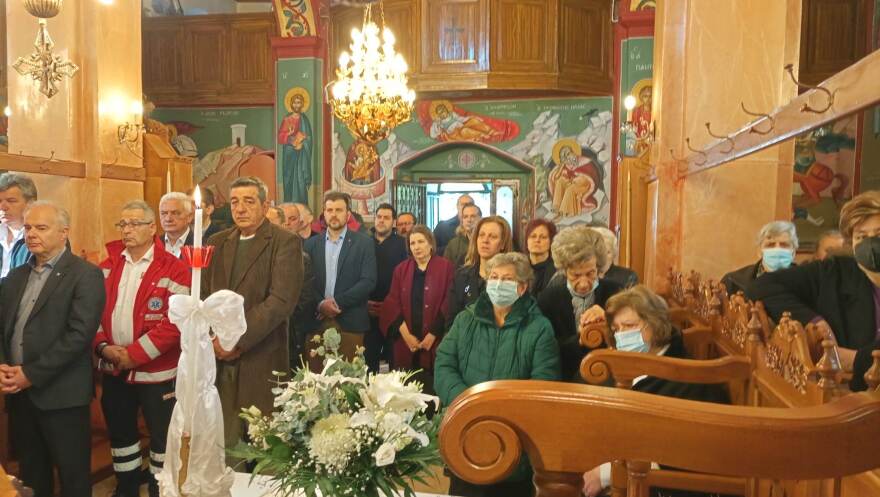 Τέμπη: Εικονοστάσι στο σημείο του πολύνεκρου δυστυχήματος - Σε βαρύ κλίμα έγινε το μνημόσυνο (φωτογραφίες)