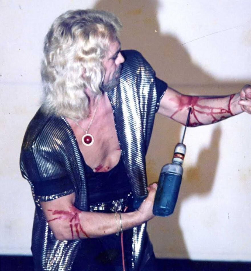 Χαλκιδική - Ο «Έλληνας Κόπερφιλντ»: Η άγνωστη ιστορία του «ξανθού μάγου» που κατηγορείται για βιασμό