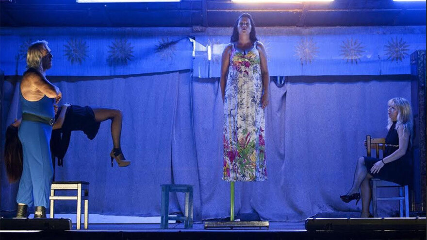 Χαλκιδική - Ο «Έλληνας Κόπερφιλντ»: Η άγνωστη ιστορία του «ξανθού μάγου» που κατηγορείται για βιασμό