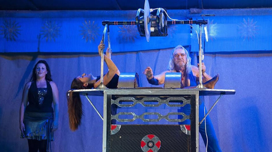 Χαλκιδική - Ο «Έλληνας Κόπερφιλντ»: Η άγνωστη ιστορία του «ξανθού μάγου» που κατηγορείται για βιασμό