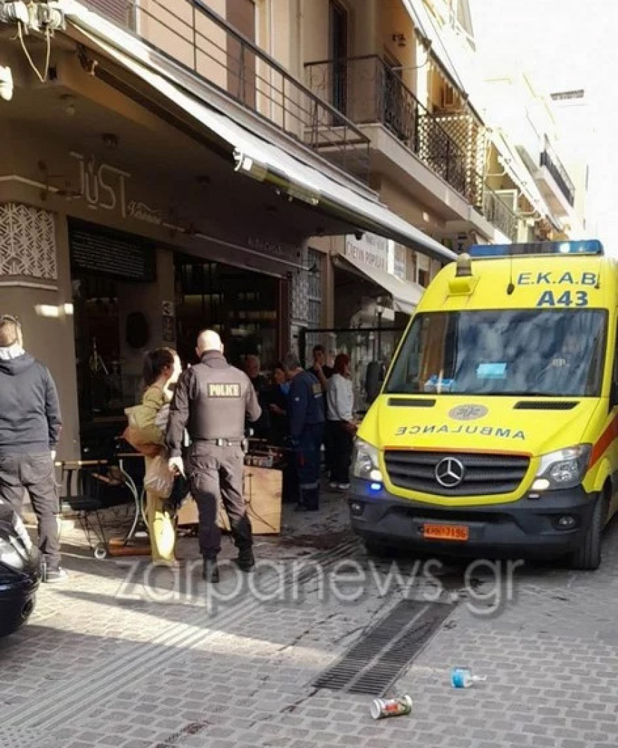 Τρόμος στα Χανιά: Ηλικιωμένος οδηγός έπεσε πάνω σε καφετέρια - Στο νοσοκομείο δύο τραυματίες