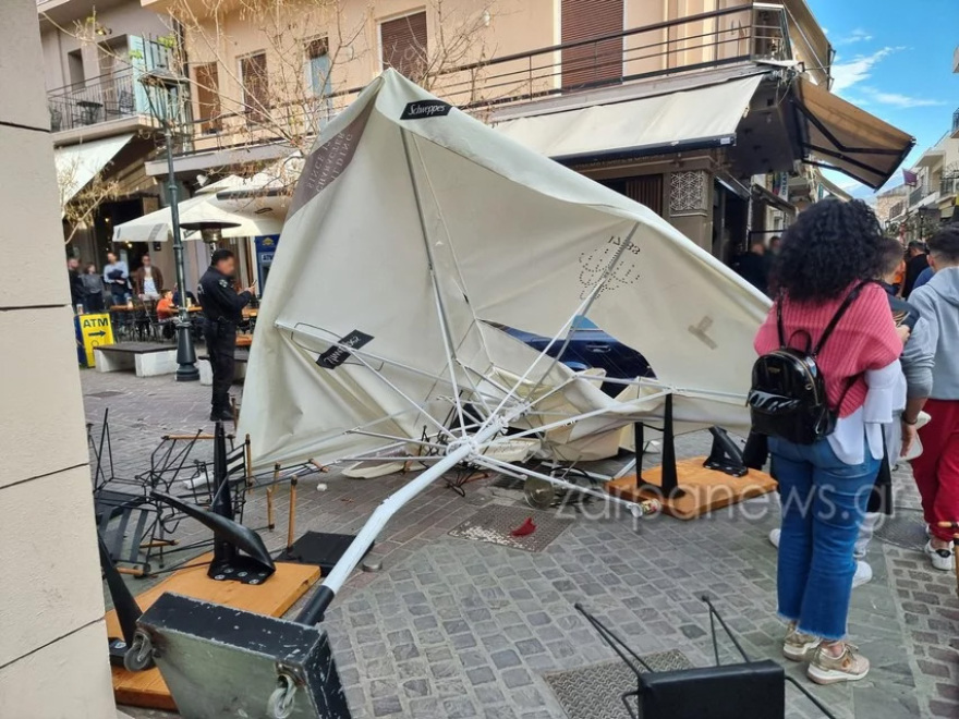 Τρόμος στα Χανιά: Ηλικιωμένος οδηγός έπεσε πάνω σε καφετέρια - Στο νοσοκομείο δύο τραυματίες