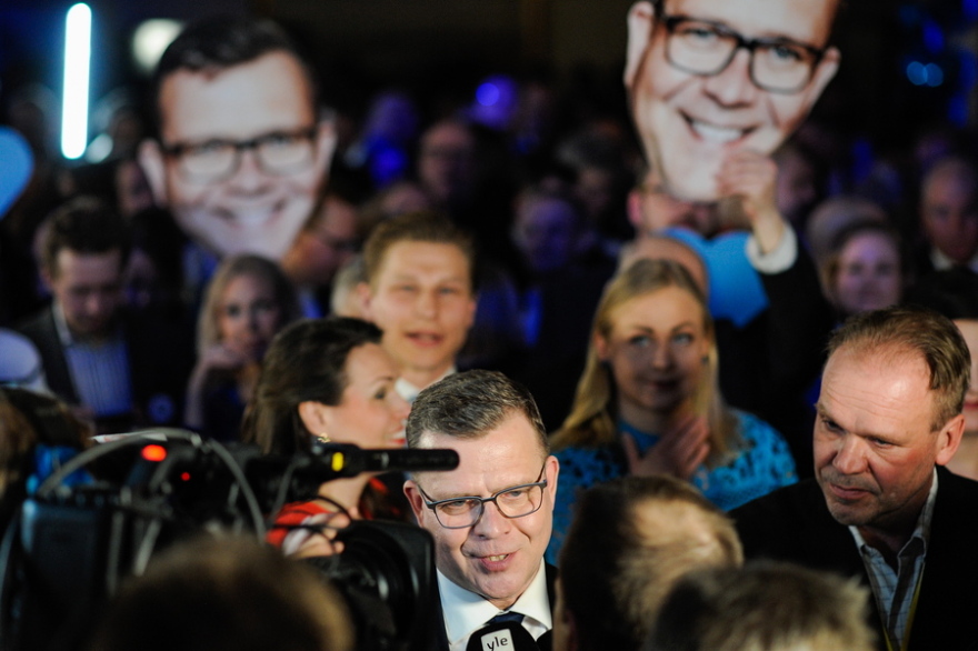 Φινλανδία: Θρίλερ οι εκλογές - Μάχη στήθος με στήθος της Σάνα Μάριν με την κεντροδεξιά