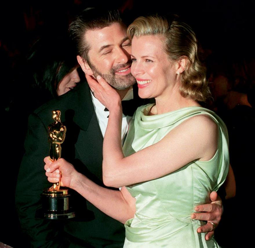 Άλεκ Μπάλντουιν: To «κακό και άτακτο» παιδί του Χόλιγουντ γίνεται 65!