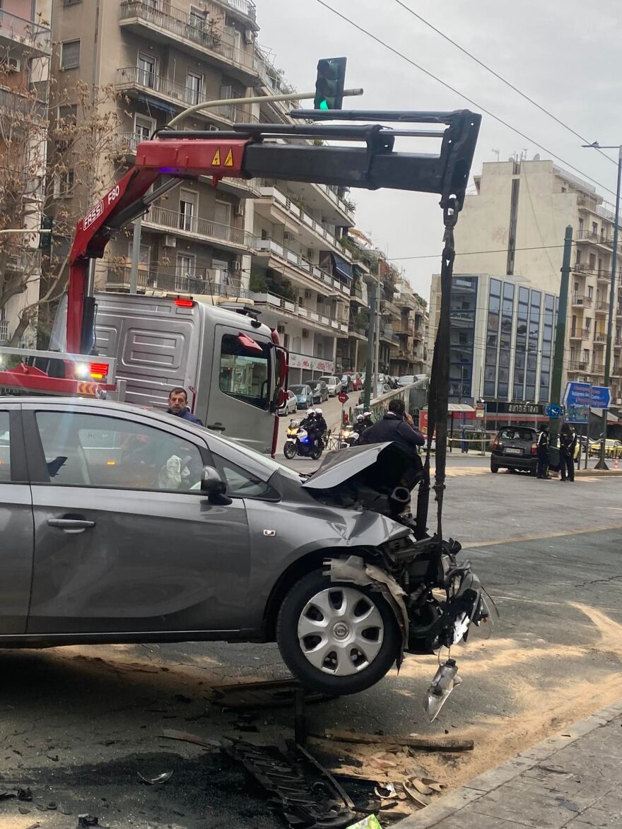 Τροχαίο στη λεωφόρο Αλεξάνδρας - Τρεις οι τραυματίες - Φωτογραφίες