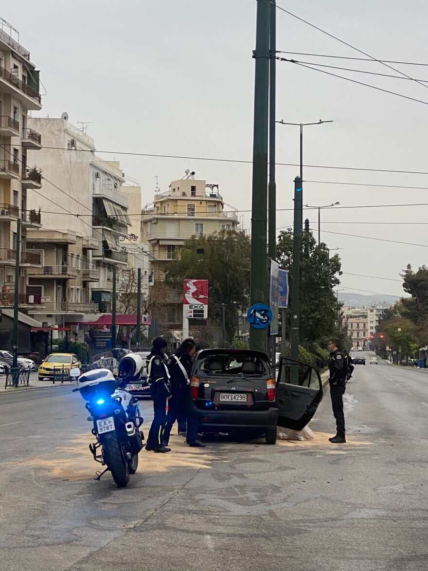 Τροχαίο στη λεωφόρο Αλεξάνδρας - Τρεις οι τραυματίες - Φωτογραφίες