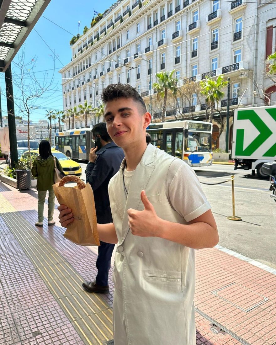 Νίκος Αλιάγας: Φωτογράφισε τον Victor Vernicos - «Είμαστε μαζί σου παλικάρι»