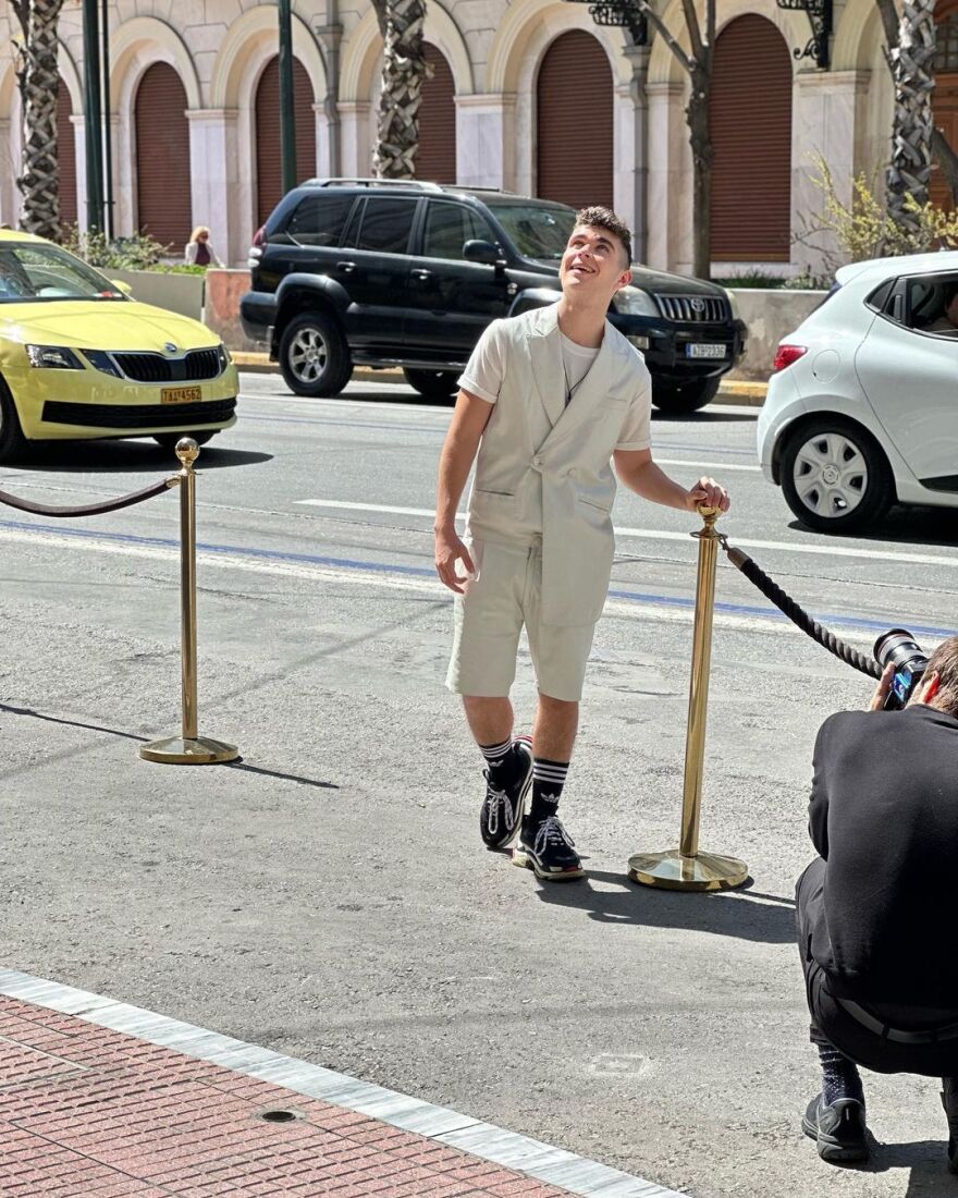 Νίκος Αλιάγας: Φωτογράφισε τον Victor Vernicos - «Είμαστε μαζί σου παλικάρι»