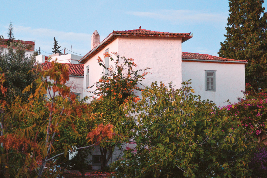 Λέοναρντ Κοέν: Η ζωή και οι έρωτές του γίνονται τηλεοπτική σειρά - Στην Ύδρα τα γυρίσματα