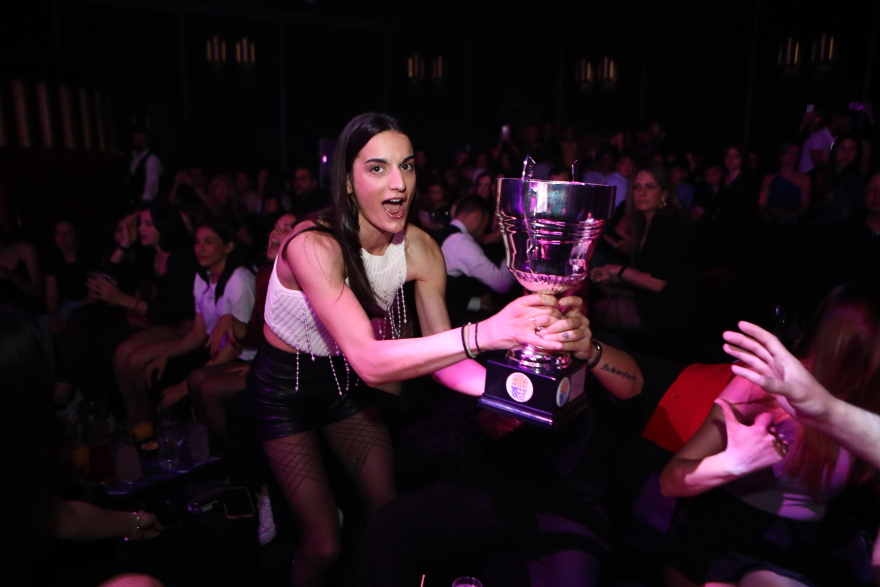 Ολυμπιακός: Το γιόρτασαν με την «κούπα» στον Ρέμο οι πρωταθλήτριες στο μπάσκετ - Δείτε βίντεο