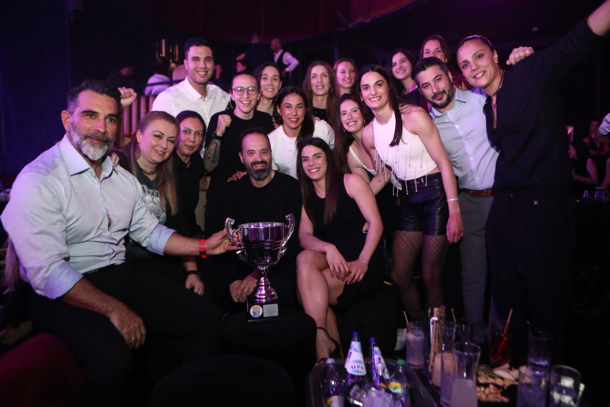 Ολυμπιακός: Το γιόρτασαν με την «κούπα» στον Ρέμο οι πρωταθλήτριες στο μπάσκετ - Δείτε βίντεο