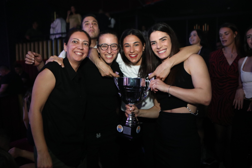 Ολυμπιακός: Το γιόρτασαν με την «κούπα» στον Ρέμο οι πρωταθλήτριες στο μπάσκετ - Δείτε βίντεο