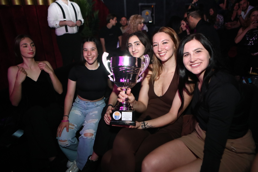 Ολυμπιακός: Το γιόρτασαν με την «κούπα» στον Ρέμο οι πρωταθλήτριες στο μπάσκετ - Δείτε βίντεο