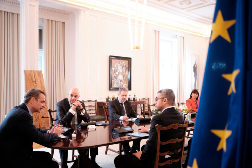Μητσοτάκης: Συναντήθηκε με τον υπουργό Εξωτερικών των ΗΑΕ - Δείτε φωτογραφίες