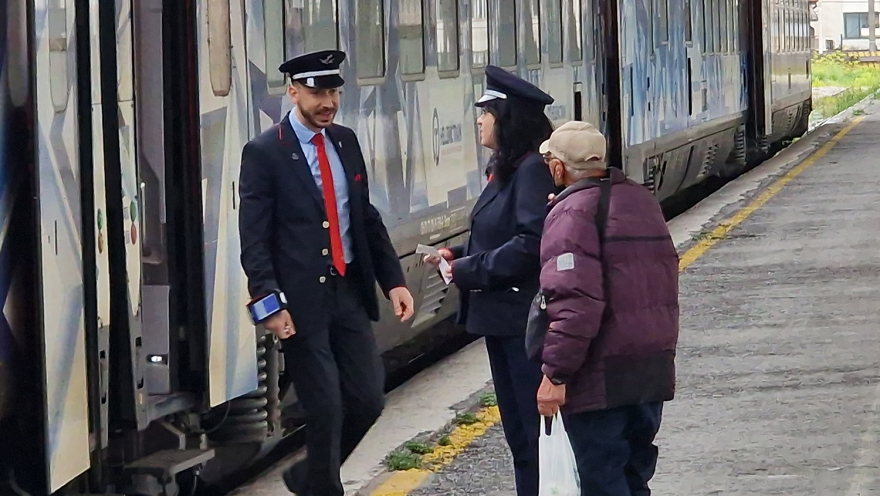 Τρένα: Συγκίνηση στα πρώτα δρομολόγια του Intercity - Δείτε φωτογραφίες