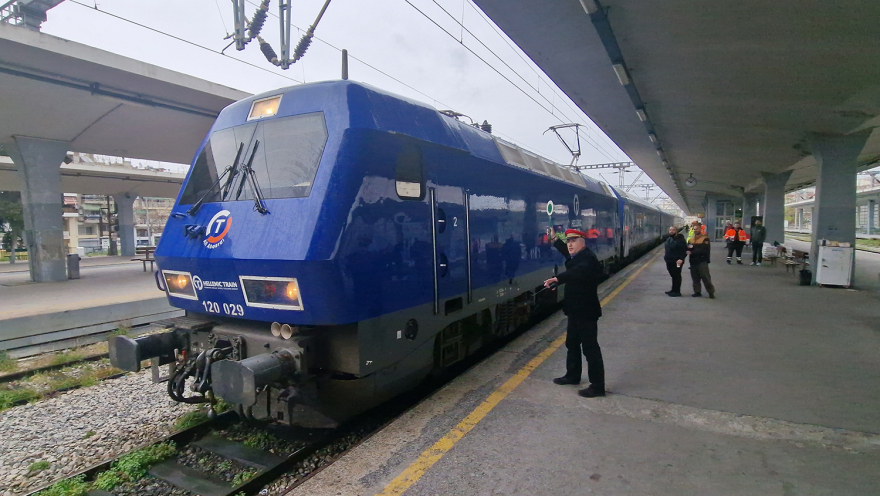 Τρένα: Συγκίνηση στα πρώτα δρομολόγια του Intercity - Δείτε φωτογραφίες