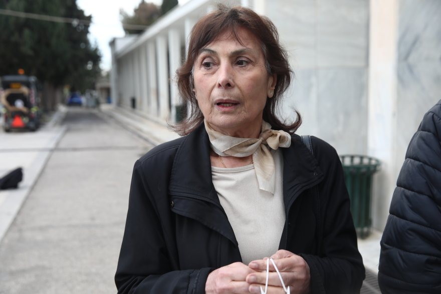 Κηδεία Ρένας Κουμιώτη: Συγκίνηση στο τελευταίο αντίο στην αγαπημένη τραγουδίστρια