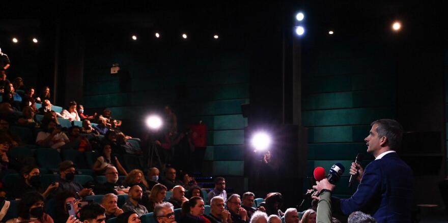 Κώστας Μπακογιάννης: «Πρέπει να κηρυχθούν διατηρητέοι οι ιστορικοί κινηματογράφοι Ιντεάλ - Άστορ»