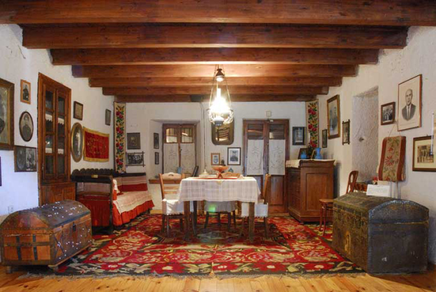 Έκλεψαν κειμήλια από μουσείο στην Αρκαδία και τα πωλούν στο Μοναστηράκι