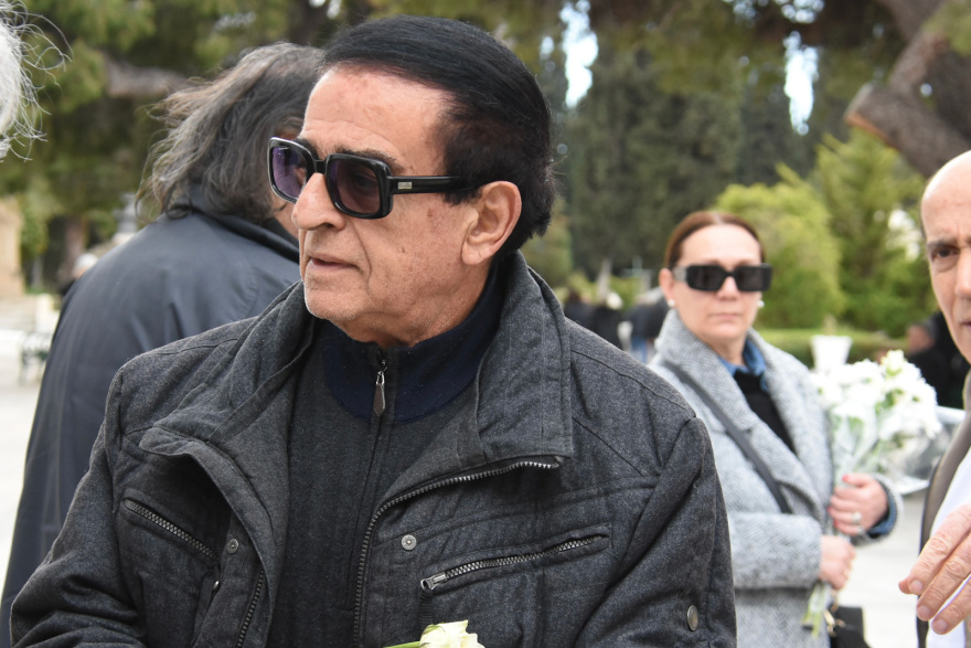 Κηδεία Ρένας Κουμιώτη: Συγκίνηση στο τελευταίο αντίο στην αγαπημένη τραγουδίστρια