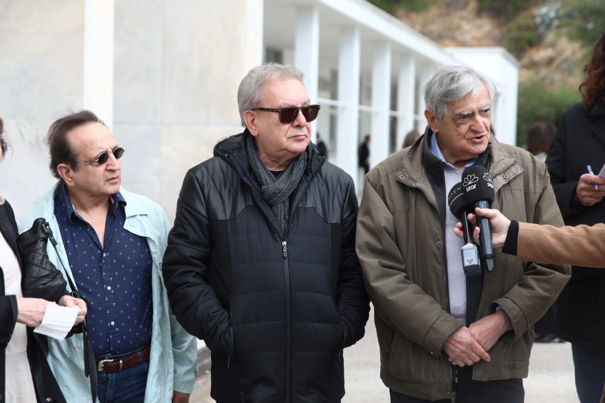 Κηδεία Ρένας Κουμιώτη: Συγκίνηση στο τελευταίο αντίο στην αγαπημένη τραγουδίστρια