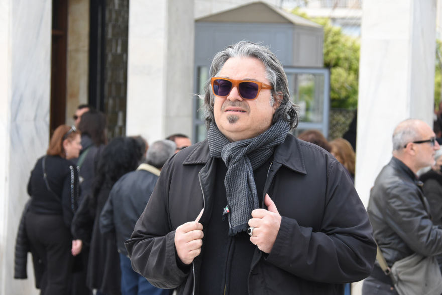 Κηδεία Ρένας Κουμιώτη: Συγκίνηση στο τελευταίο αντίο στην αγαπημένη τραγουδίστρια