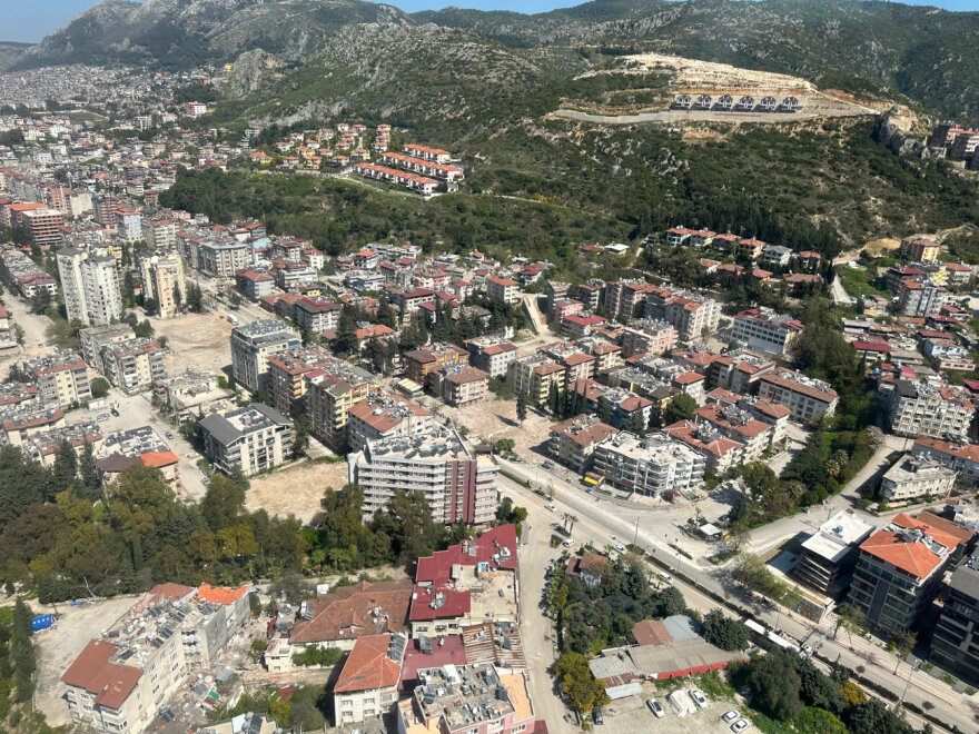 Νότης Μηταράκης: Στις σεισμόπληκτες περιοχές της Τουρκία - Επόπτευσε το μέγεθος της καταστροφής από ελικόπτερο