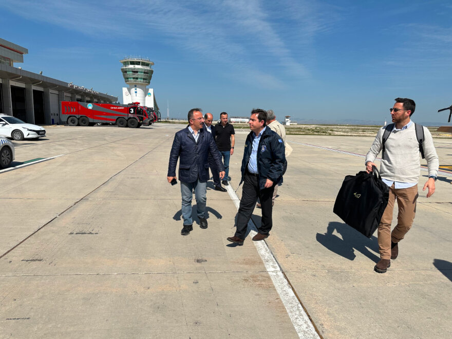 Νότης Μηταράκης: Στις σεισμόπληκτες περιοχές της Τουρκία - Επόπτευσε το μέγεθος της καταστροφής από ελικόπτερο