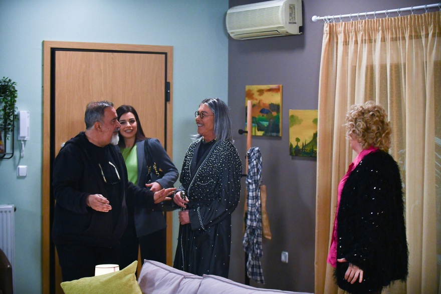 Ο Λάκης Γαβαλάς θα εμφανιστεί στη σειρά «Δική μας οικογένεια» 