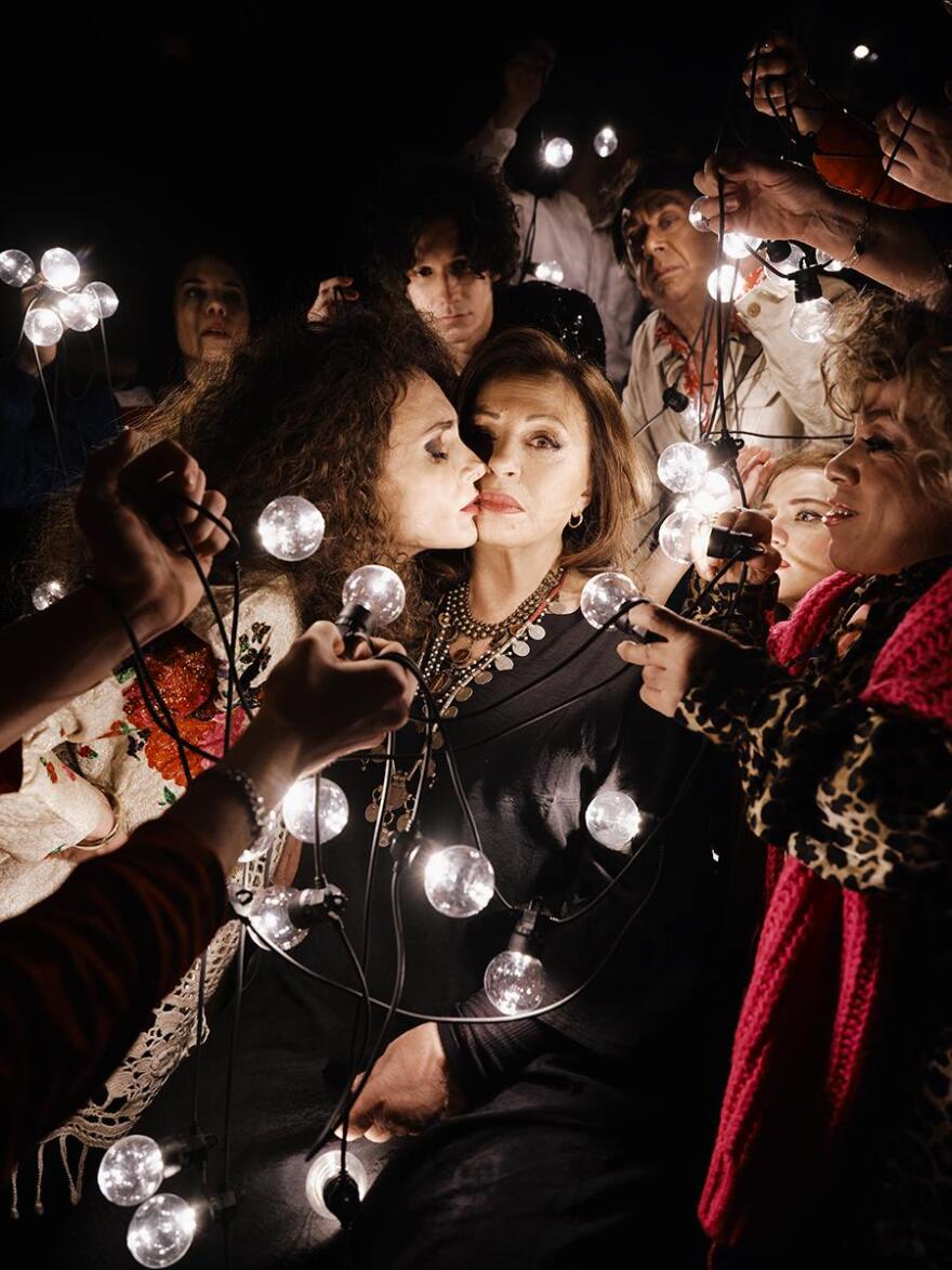 «Μια νύχτα στην Επίδαυρο»  με Αλεξίου, Αλευρά, Λούλη και Μακρυπούλια - Δείτε φωτογραφίες