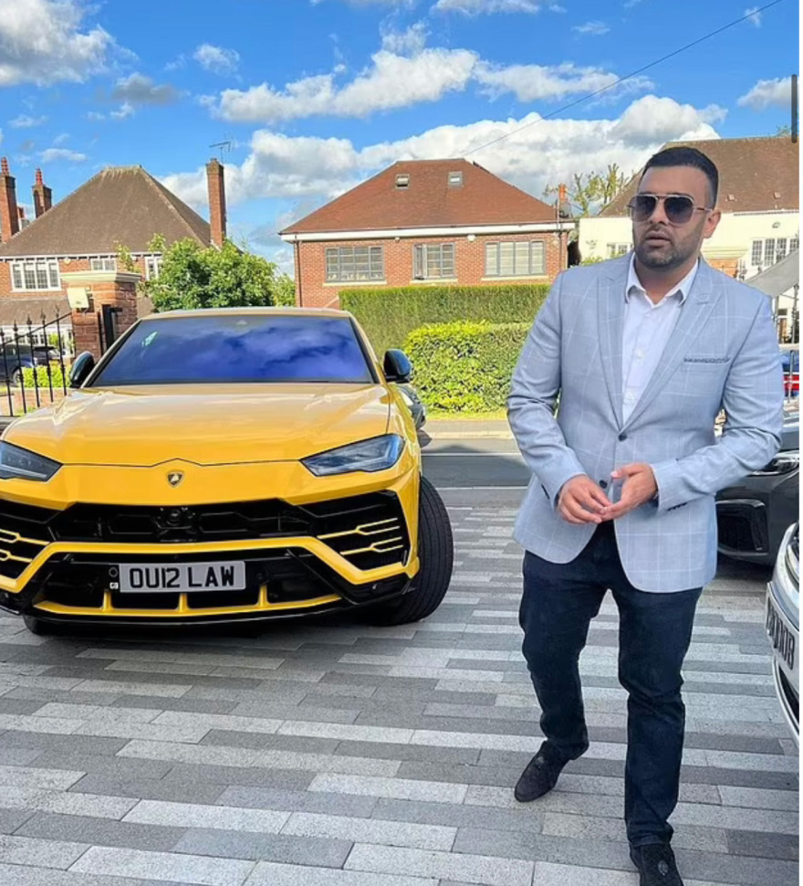 Από την ανέχεια στις... Lamborghini: TikToker δικηγόρος μοιράζεται τα μυστικά της επιτυχίας του