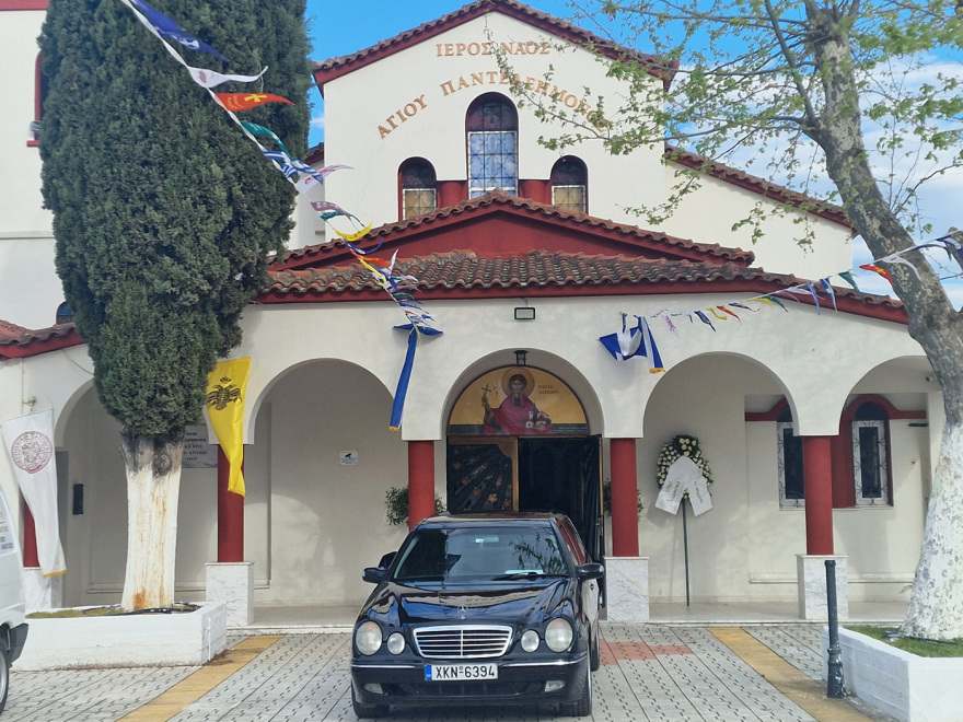 Θεσσαλονίκη: Το τελευταίο «αντίο» στην 71χρονη που δολοφονήθηκε από τον γιο της