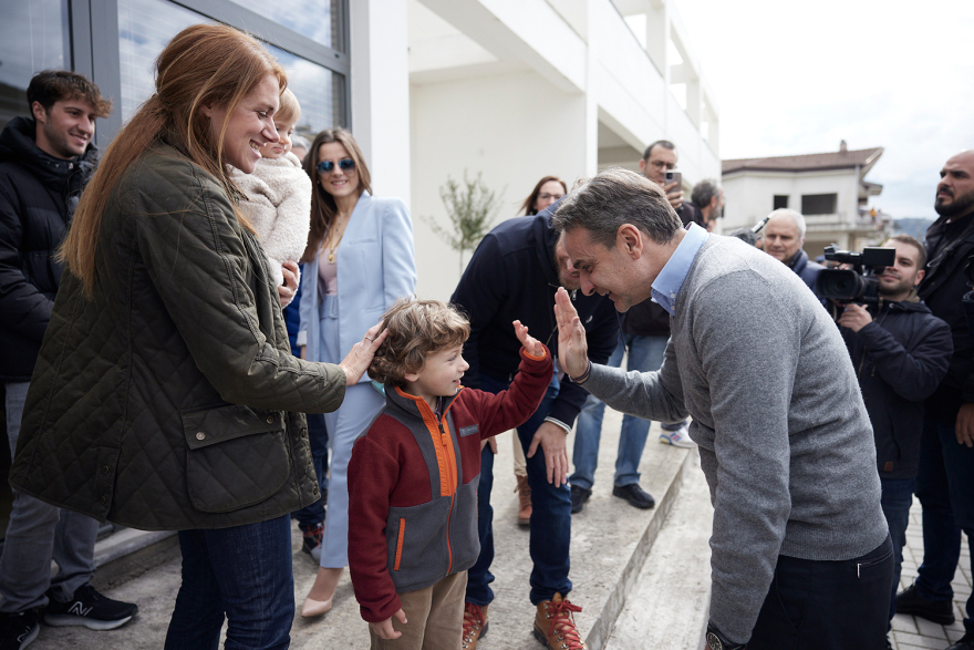 Στα Ιωάννινα ο Μητσοτάκης:  Eπισκέφθηκε την μεγαλύτερη γραμμή παραγωγής νερού της Ευρώπης