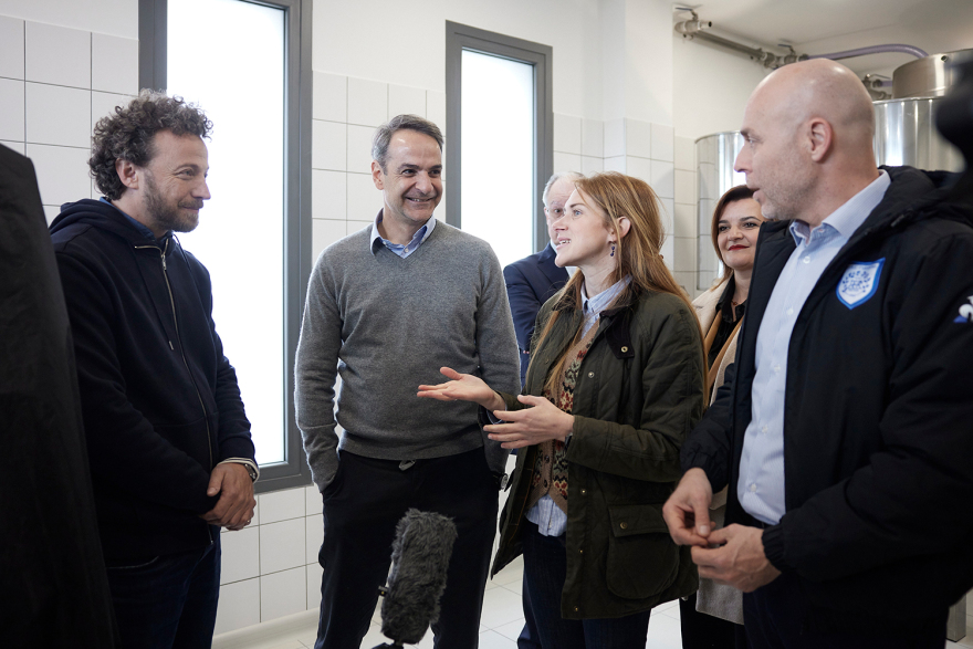 Στα Ιωάννινα ο Μητσοτάκης:  Eπισκέφθηκε την μεγαλύτερη γραμμή παραγωγής νερού της Ευρώπης