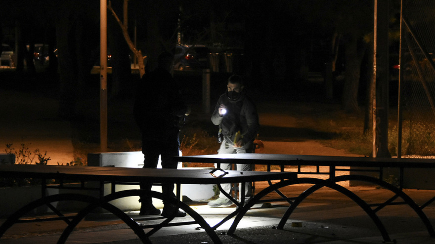 Πυροβολισμοί και μαχαιρώματα σε Βούλα και Αργυρούπολη - Τρεις τραυματίες