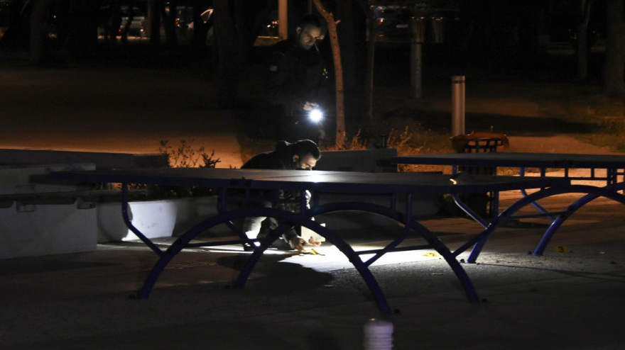 Πυροβολισμοί και μαχαιρώματα σε Βούλα και Αργυρούπολη - Τρεις τραυματίες