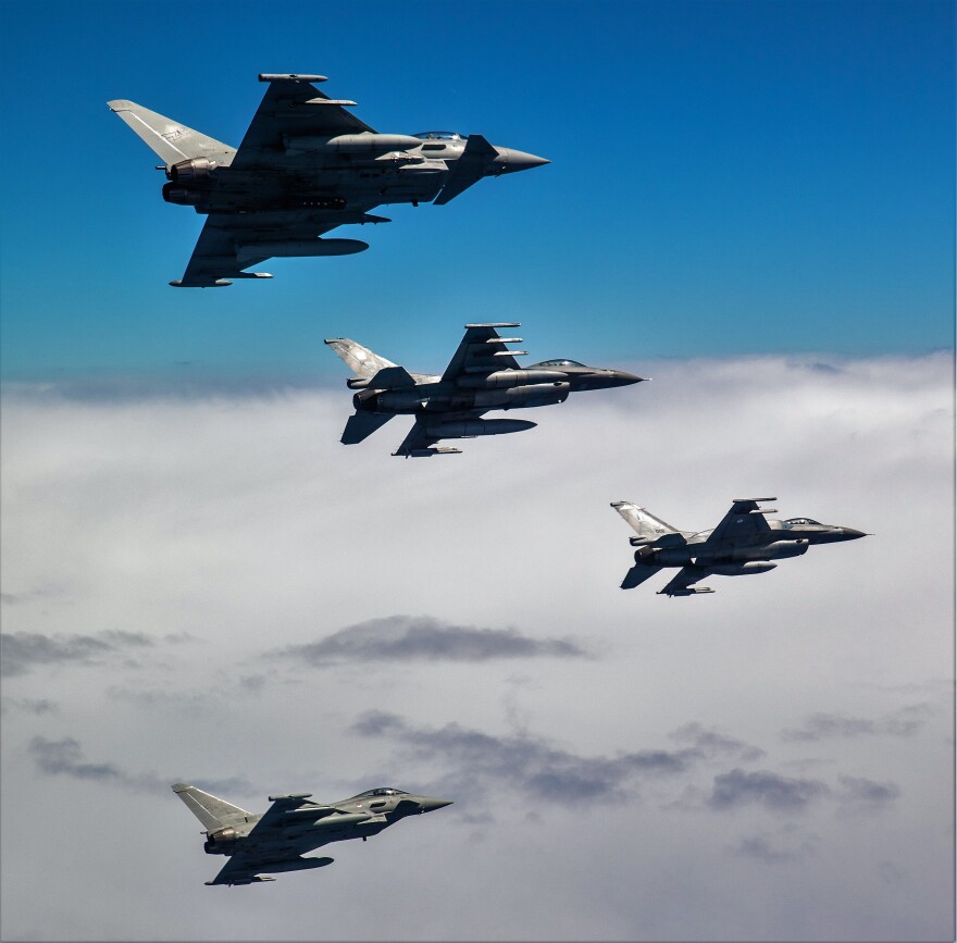 «UNA RAZZA 01-23»: Έλληνες και Ιταλοί πιλότοι μαζί σε συνεκπαίδευση από την αεροπορική βάση της Ανδραβίδας