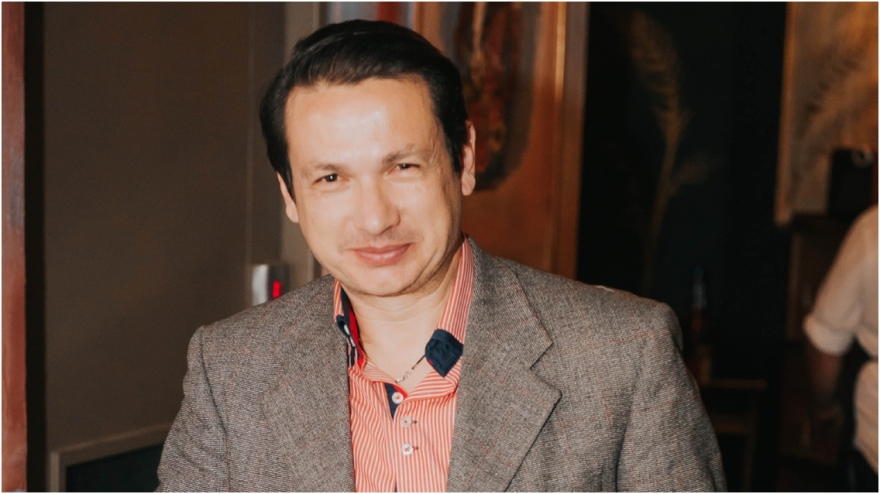 Σταύρος Νικολαΐδης: Εξομολογήθηκε τη σεξουαλική παρενόχληση που δέχτηκε από φίλο του πατέρα του 